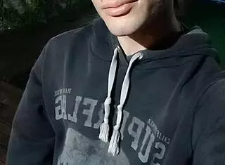 i love watching this gay guy show his face