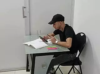 mi compañera horny seduces me to suck cock part 1