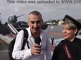 Model flashes nude in public outdoor