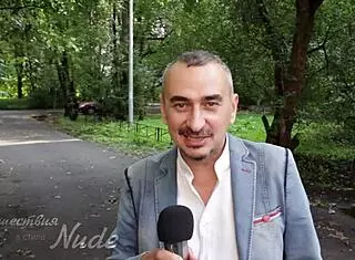 Model flashes nude in public outdoor