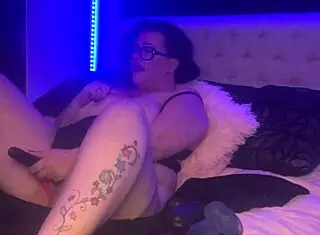 hot solo session leads to intense orgasm after 20 minutes of play