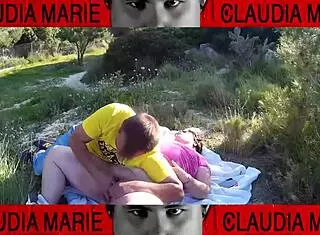 Snacking On Curvy Pussy Outdoors Makes Her Cum