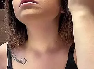 Braless huge tits bouncing in tanktop 😍