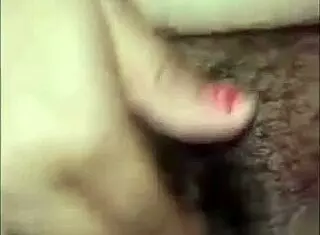 Novinha squirts and pees from her hairy pussy in intense orgasm session