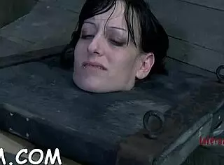 Brunette babe engorges her muff with toys 😈