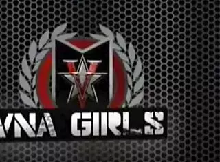 辣妈Nikki Benz和Jessica Jaymes更衣室被大屌狂干