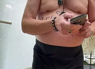 Wearing Stockings With Suspenders Brings Emotional Comfort And Style