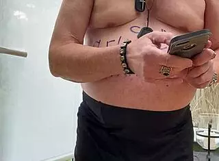 Wearing Stockings With Suspenders Brings Emotional Comfort And Style