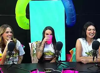 She kneels and licks intensely in California summer amateur action!