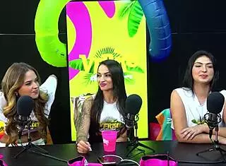 She kneels and licks intensely in California summer amateur action!