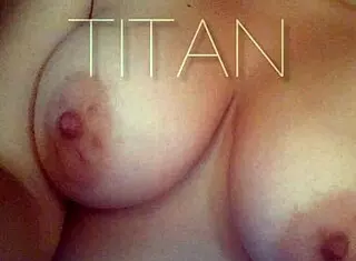 hurry up and fuck me before parents arrive 😏