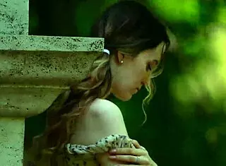 Anna Strips Naked in Public Park, So Hot! 😍