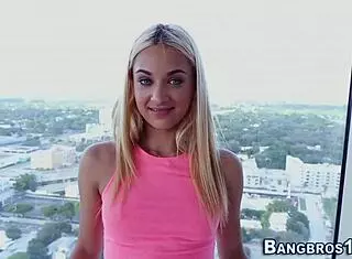 Teen 18+ sucking cock and getting railed 😏