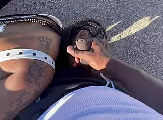 Porsha Carrera户外像婊子吃大鸡巴