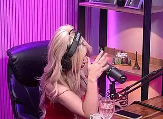 她在加州工作室又给又收超多