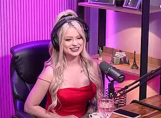 她在加州工作室又给又收超多