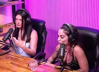 她在加州工作室又给又收超多