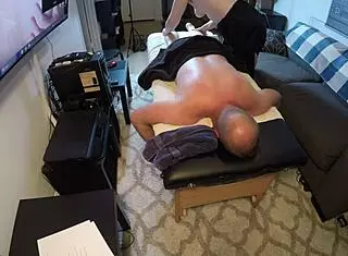 Gigi Breeze Receives Relaxing Massage Session