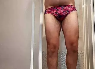 i'm jerking off in bra and panties till i cum on floor