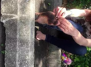 I love worshiping Elizabeth's dirty feet in this amateur fetish