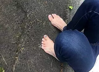 I love worshiping Elizabeth's dirty feet in this amateur fetish