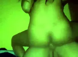 秘鲁辣妹猛干表哥男友喷潮高潮