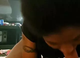 ebony amateur gives suggestive sucking session