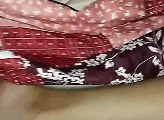 estaba espiando a mi empleada y terminamos follando