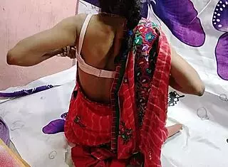 Hot desi bhabhi gets fucked by husband after seeing her ass in saree