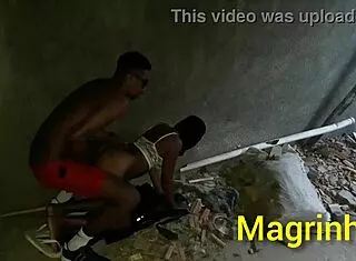 Skinny girl enters big dick in abandoned favela house until he cums