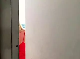 Miss Alice Wild Belle Blonde Anglaise Qui S�duit Les Fran�ais