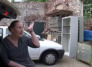 年轻18+德国少女野外激情干陌生人