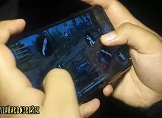 jugando call of duty con mi mejor amiga se lleva una lecheada en la boca de premio por ganar la partida