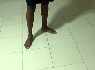 Pintor Hetero Foi Fazer Um Servico Mas Nao Esperava Receber Outra Forma E Pagamento Na Casa Do Novinho Dotado!