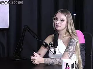 queria apimentar profissao virou criadora conteudo porno com videos hard sempre foi exibida - naty varga sheer red