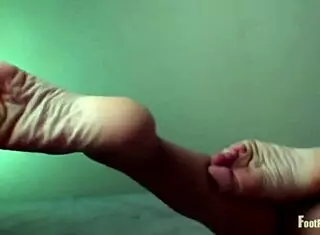 Footpixies shorts part 1 features wrinkled feet and toes in a fetish scene.