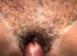 老婆上班后抠家政妇骚逼