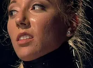 anal hooked blonde, wanna see her pussy vibrated?