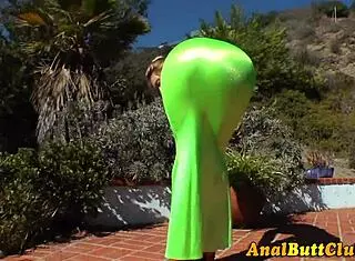 she shows her round ass in stockings for anal