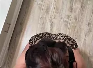 Big booty girl interacts with plumber in homemade scene