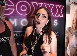 Valentina Bellucci迈阿密Exxxotica 2022 Coxxx摊位采访