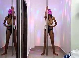 morena super caliente aun sigue aprendiendo como bailar sexy en el tubo si deseas verme follar mirame en los videos premium de xvideos porno real casero