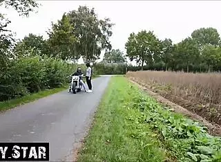 I picked up this jogging slut on my motorcycle for outdoor deepthroat and creampie