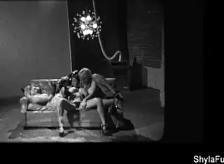 希拉·斯泰尔斯、索菲·迪和西耶娜·韦斯特片场激战三人行