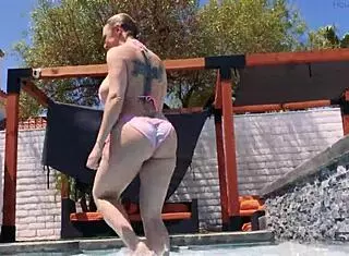 Dee Williams gives Tommy Gunn a titty fuck and blowjob 😘