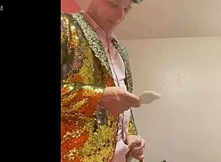 mchenry cruiser receives a blowjob during his standup comedy show