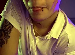 hot girl wants to masturbate for you at home