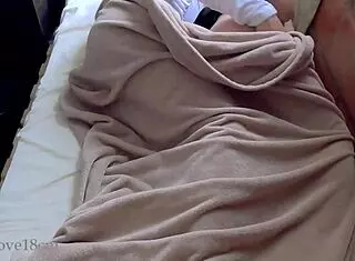 de ladito en la cama con mi hermanastro como me gusta