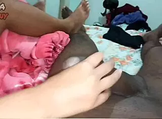 brincando com a picona preta sem camisinha