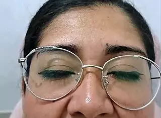 Welcoming New Neighbor with Hot Teen Blowjob Action